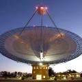 The CSIRO's radio telescopio cerca de Parkes en New South Wales (Australia)